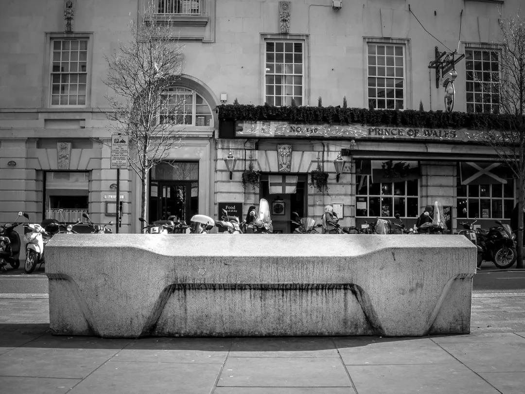 百变公共座椅：可甜、可盐、可互动！