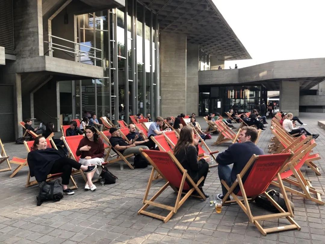 百变公共座椅：可甜、可盐、可互动！