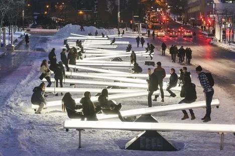 百变公共座椅：可甜、可盐、可互动！