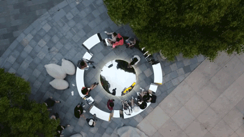 百变公共座椅：可甜、可盐、可互动！